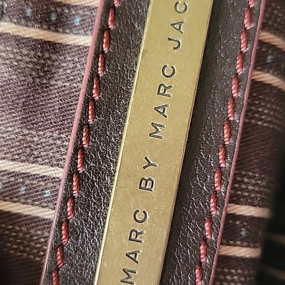 MARC BY MARC JACOBS LEATHER WRISTLET - Picture 9 of 12